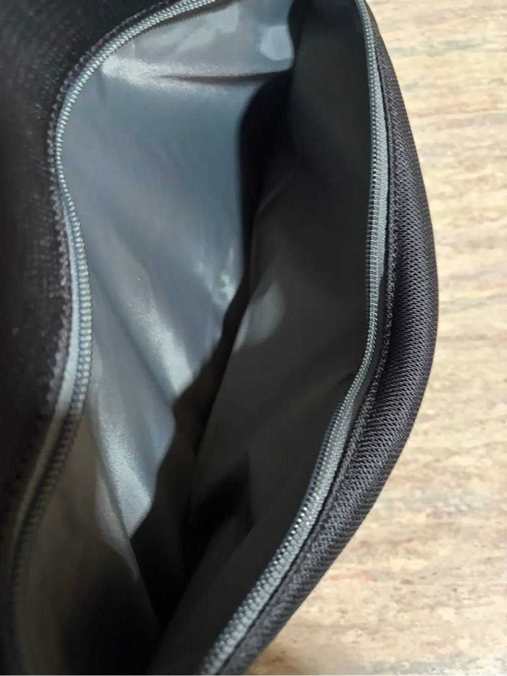 Tumi compact hanging